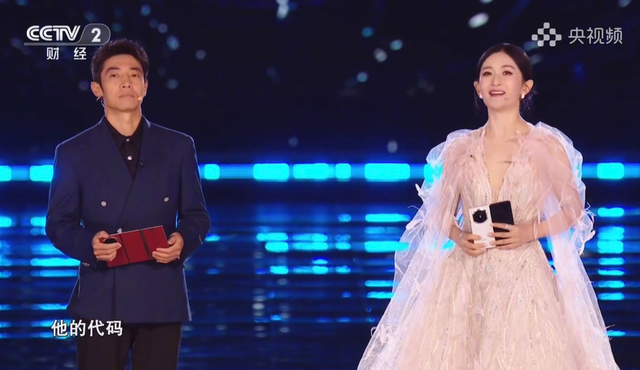 何炅也没想到，《快本》停播仅4年，谢娜的主持界地位已高不可攀