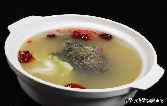“霜降3不吃，吃了冬难安”，10月23日霜降，3不吃指啥？别大意
