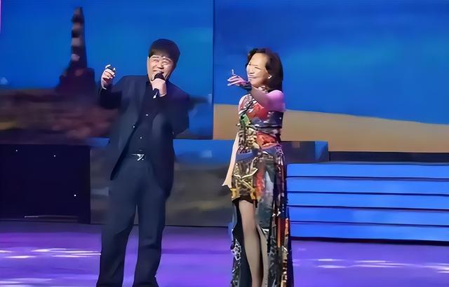 事业巅峰远赴美国，被老外“玩腻”后晚年回国，如今变成了这样！