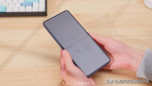 12+256卖7999 三星Z Flip7深度体验 比Flip6提升多少？三星用户多吗