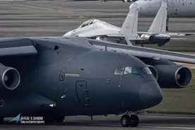 运20飞抵莫斯科，俄不会低头，强行启用封存25年运输机图片