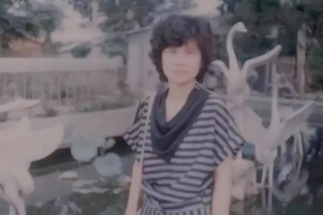 董明珠逛成都太古里，穿粉装大笑毫无架子，70多岁仍在拼事业