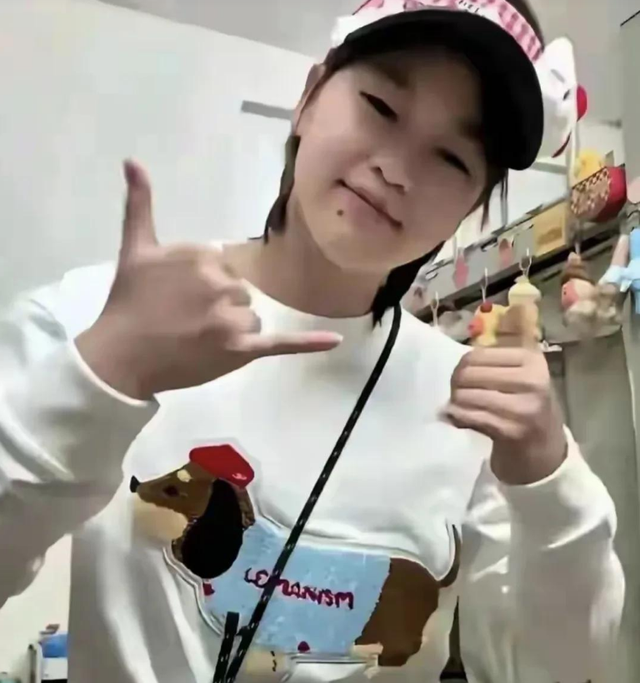 肉眼可见的蜕变！全红婵长成亭亭玉立的大姑娘，真是女大十八变！
