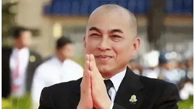最重视中国阅兵的国家，第一个抵达北京，89岁太后扶光头国王下机
