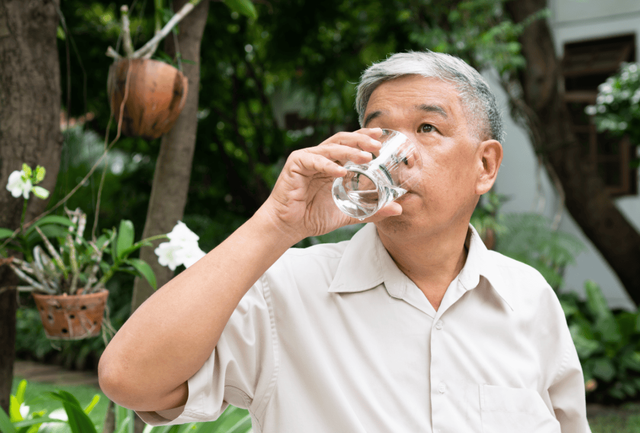 为什么越来越多的老年人，在65岁之后中风？主要原因有4点