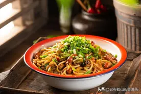 我在江西吃了一碗拌粉，终于明白：为啥南昌拌粉很难走出赣鄱大地图片