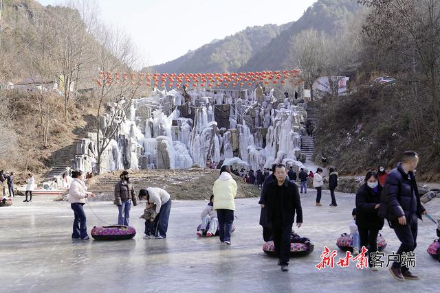 礼县翠峰寺冰趣醉游人