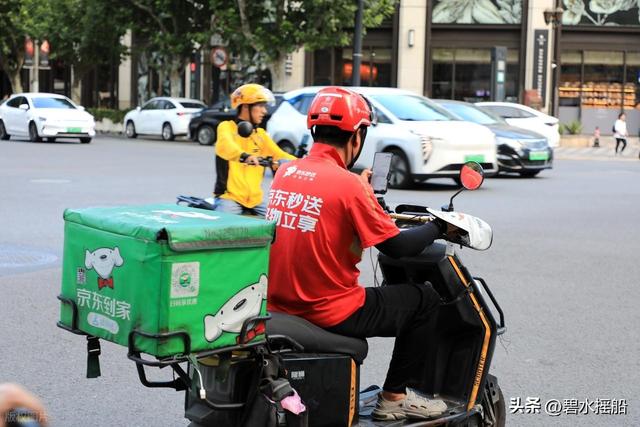 社保大争论背后：我们真的配批评平台吗？2亿人沉默的真相