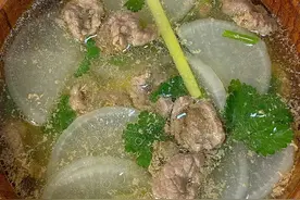 秋冬季的白萝卜汤真好喝，这3道萝卜汤鲜美营养，我家一周吃六次图片