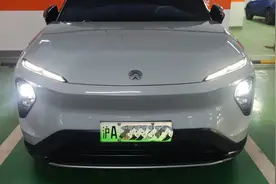 原价43万，才开两年卖20万都难，这辆蔚来ES7的车主做错什么了？图片