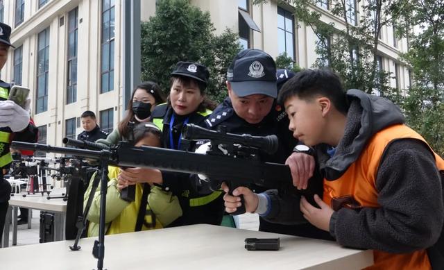 震撼•暖心•有趣！南充嘉陵警方举办的这个活动超燃超火爆……