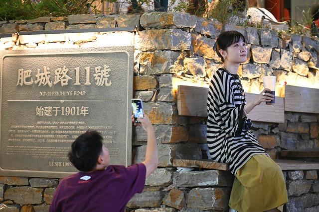 青岛中山路：老城建筑映繁华 烟火气里品青岛