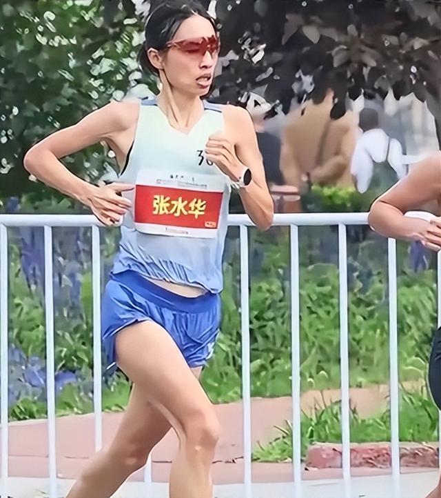 底裤被扒光！女护士夺冠，几乎每个月都在参赛，评论区被骂关闭