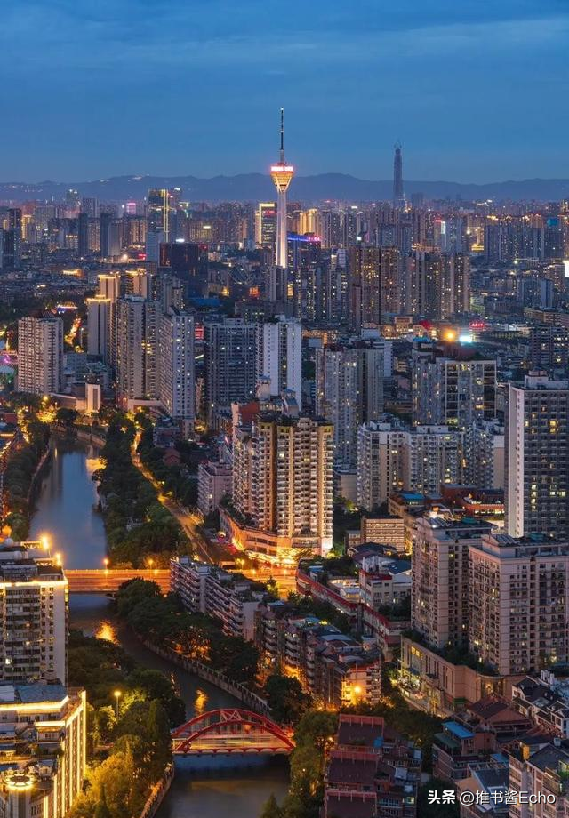 我去了三次成都，一直没弄明白，为啥武侯区天天人那么多！