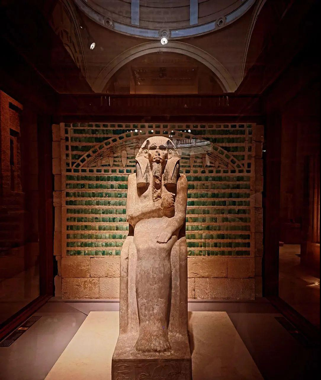 震撼亮相！大埃及博物馆成“第四金字塔”，图坦卡蒙金棺惊艳现世