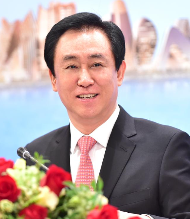 这下麻烦大了！短短3个月，许家印再迎5大噩耗，王健林的话应验了