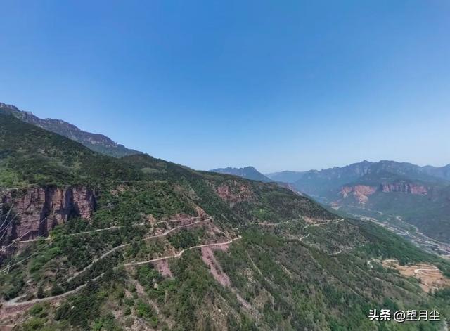 《太行山徒步记：从西走到南》免费的挂壁公路，悠悠然的崖边行走
