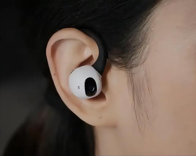 耳机长"眼睛"了？AI再出黑科技，脱离手机独立工作，网友却吵翻了