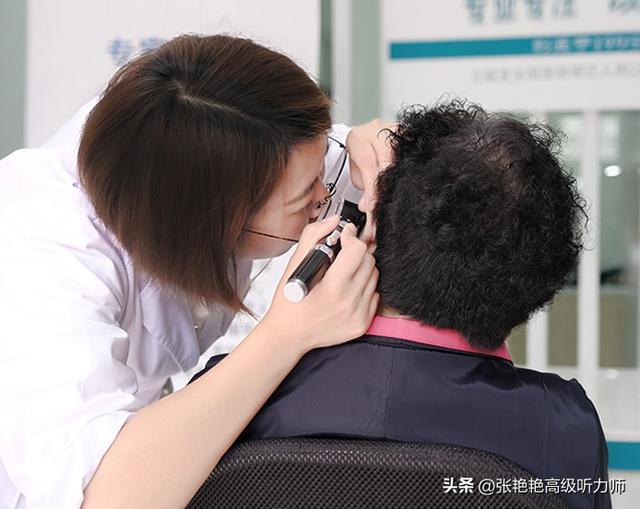 除了价格，购买助听器还需要考虑哪些因素？