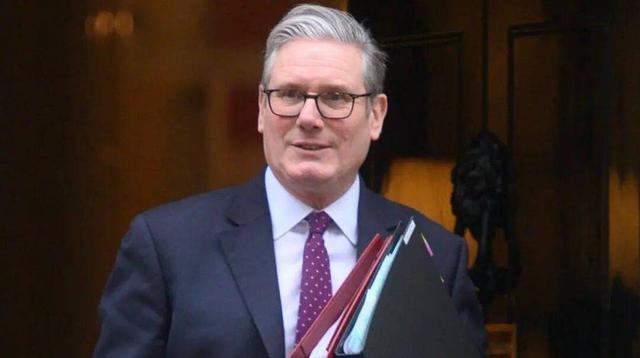 约定时间已到？中方回应话中有话，访华这件事，斯塔默急不来