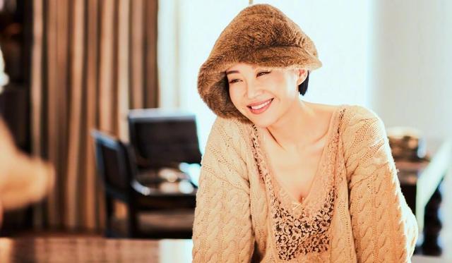 她一生 “风流成性、老少通吃”，撩汉无数，现如今56岁却依旧单身