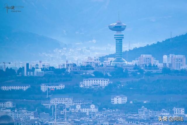 大理雄风塔的造型别致,是个可以360度观景的地标建筑