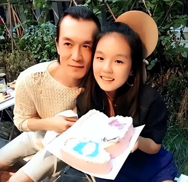 李咏也没想到，自己离世8年后，23岁的女儿就走上一条“不归路!”