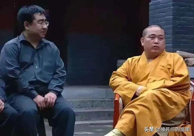 释永信与师姐释永梅合影流出！22年前	，她胸前挂着当时最时尚手机