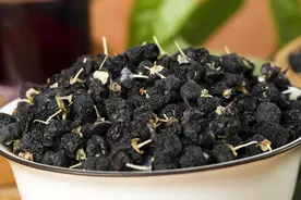 吃对枸杞超养生！黑红枸杞区别一定要搞懂图片