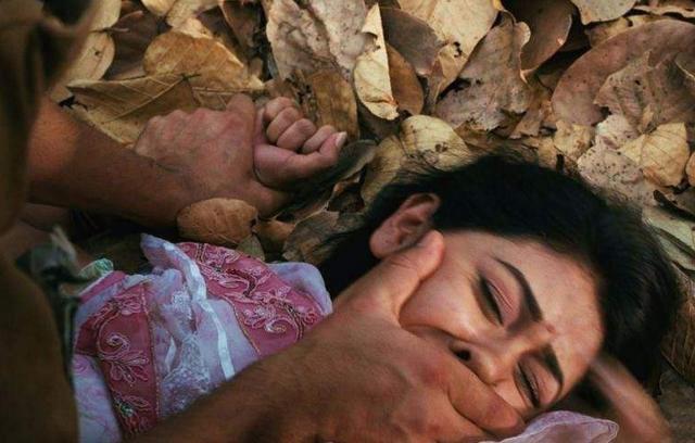 苏丹难民曝出细节！搜不到钱就强奸，就连女孩的卫生巾都被撕开？