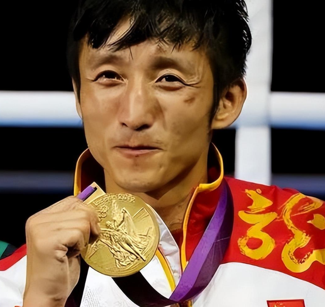 里子面子都没了！赔光2亿后，妻子深夜亲手撕下邹市明最后的体面