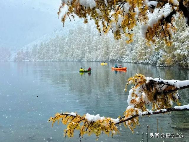 甲依拉措 ：一场白雪与彩林的盛宴