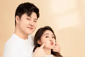 金龟子女儿娃娃夫妻晒孕期写真，经网友预测是个女宝宝图片
