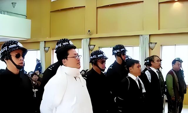 中国首位被注射死刑亿万富翁，临死前挣扎：我捐495亿，饶我一命