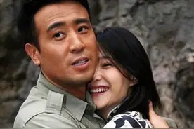 原来她就是于和伟的妻子，两人结婚多年，恩爱如初图片