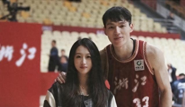 他是男篮最大赢家，亿万家产，美人坐怀，球队顶薪，为国出征！