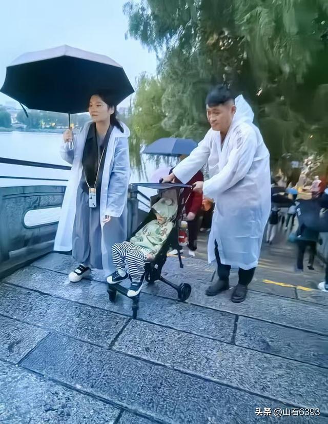 新华社原军事记者陶俊峰泉城美拍：《秋雨中游览大明湖》