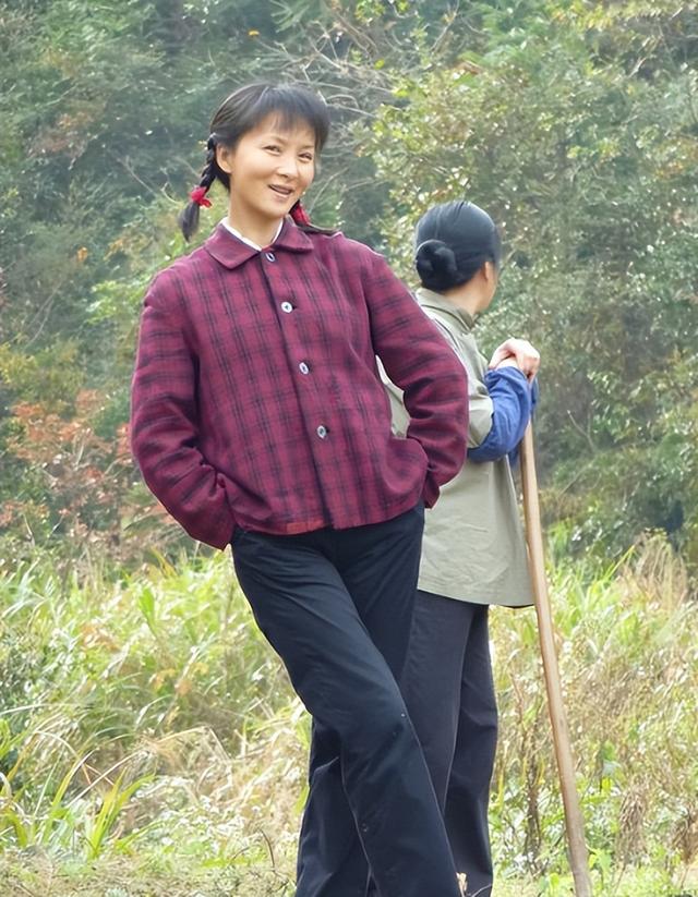 吃里扒外！定居美国13年，回国捞金惨遭“驱逐”，52岁活成了笑话