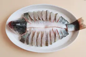 高尿酸可以吃“鱼”吗？医生忠告：少吃这五种食物，或能降低尿酸图片