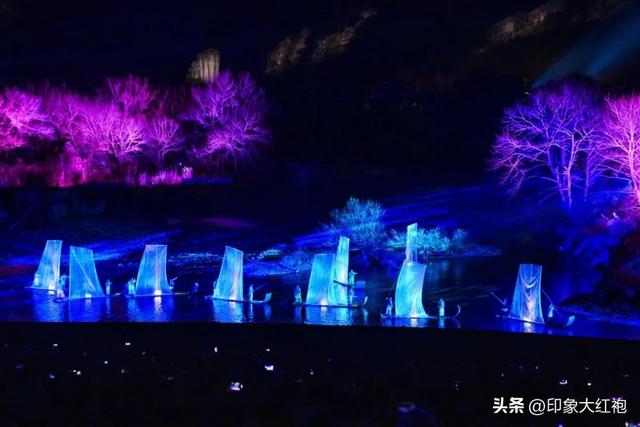 火力全开！印象大红袍上演一夜四场，雨打不散的热爱！