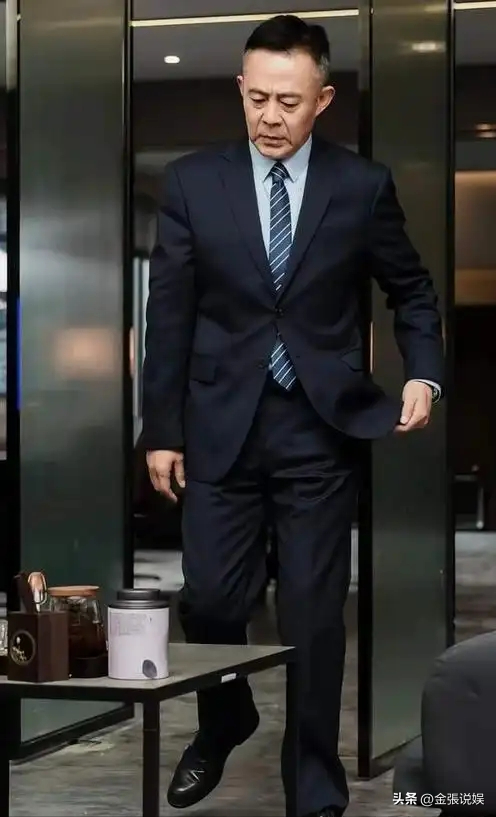 钱再多有什么用？58岁老戏骨侯勇的现状，给所有中老年人提了个醒