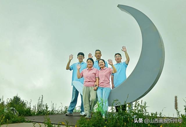 五台：百名青年相聚驼梁 开启浪漫之约