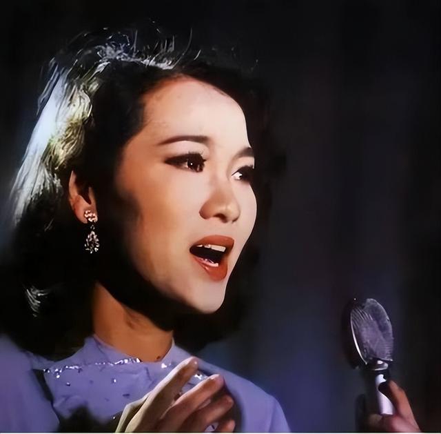 原来早已不是中国籍？事业巅峰远赴美国，被老外“玩腻”晚年回国