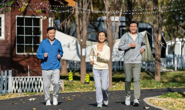 上年龄不能慢跑？钟南山院士提醒：60岁以后，牢记慢跑“3不要”