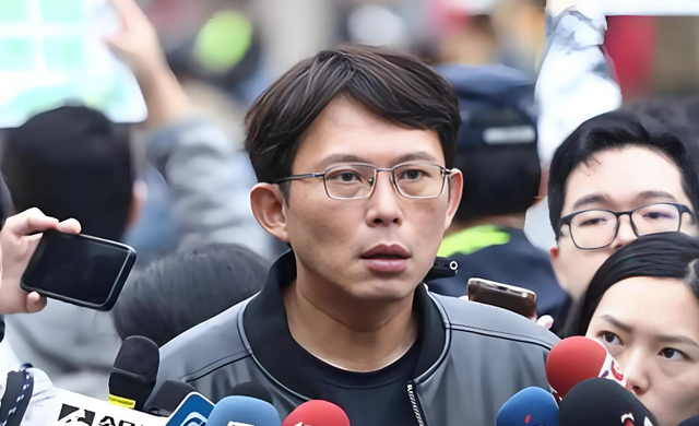 在中日关系敏感时期，他竟然率团赴日访问，为了刷存在感毫无底线