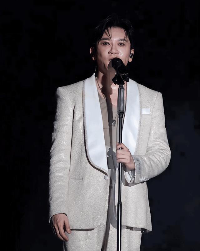美男变大姨？又一明星步入苏有朋后尘，这些男星的畸形审美太离谱