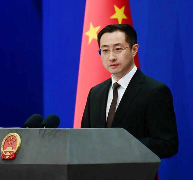 普京有去无回？在美军基地见面，原因难以启齿，中国表态滴水不漏