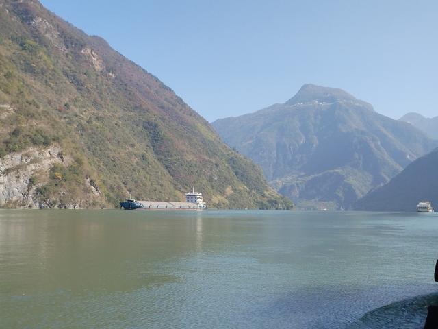 鄂渝行第四天（上）：小红船换小白船，从巫山到巴东