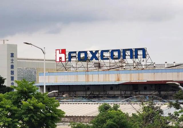 市值暴增6000亿!富士康“不喂饭”了，甩卖美国工厂回归中国
