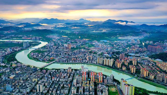 跟随刘伟元去旅游，追逐最后一股清流